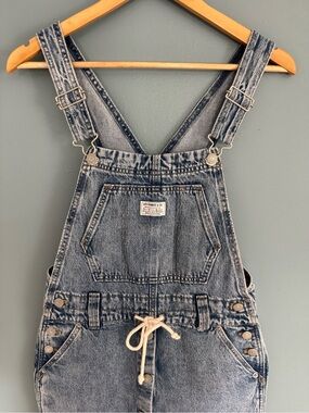 Levi's Jumper- Like New
